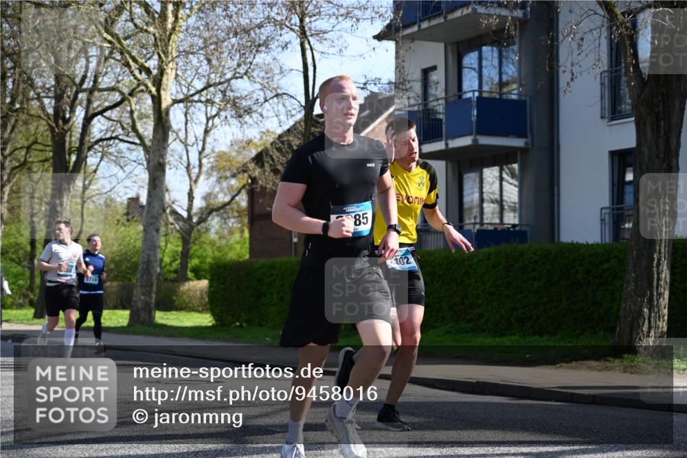 12.04.2026 - 45. Internationalen Wilhelmsburger Insellauf J. Mangold http://msf.ph/oto/9458016 12.04.2026 10:34:42 Ziel 2123, 3485, 3133, 4807, 3385, 2402, 2917, 2459, 2488, 2482, 4108, 3324, 5492, 5036, 5048, 2423, 2814, 4000, 5551, 4109, 2497, 2583, 3759, 4127 meine-sportfotos.de