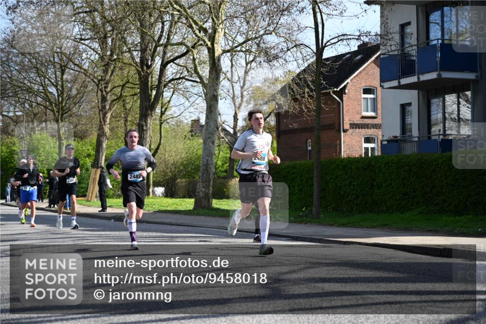 12.04.2026 - 45. Internationalen Wilhelmsburger Insellauf J. Mangold http://msf.ph/oto/9458018 12.04.2026 10:34:44 Ziel 3485, 3133, 4807, 3385, 2402, 2917, 2459, 2488, 2482, 4108, 3324, 5492, 5036, 5048, 5036, 5048, 2423, 2814, 4000, 5551, 4109, 2497, 2497, 2583, 3759, 4127, 5523 meine-sportfotos.de