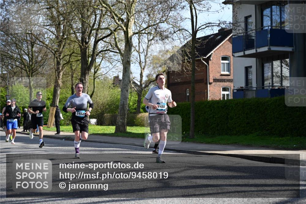 12.04.2026 - 45. Internationalen Wilhelmsburger Insellauf J. Mangold http://msf.ph/oto/9458019 12.04.2026 10:34:44 Ziel 3485, 3133, 4807, 3385, 2402, 2917, 2459, 2488, 2482, 4108, 3324, 5492, 5036, 5048, 5036, 5048, 2423, 2814, 4000, 5551, 4109, 2497, 2497, 2583, 3759, 4127, 5523 meine-sportfotos.de