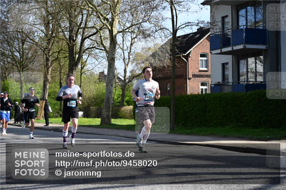 12.04.2026 - 45. Internationalen Wilhelmsburger Insellauf J. Mangold http://msf.ph/oto/9458020 12.04.2026 10:34:44 Ziel 3485, 3133, 4807, 3385, 2402, 2917, 2459, 2488, 2482, 4108, 3324, 5492, 5036, 5048, 5036, 5048, 2423, 2814, 4000, 5551, 4109, 2497, 2497, 2583, 3759, 4127, 5523 meine-sportfotos.de