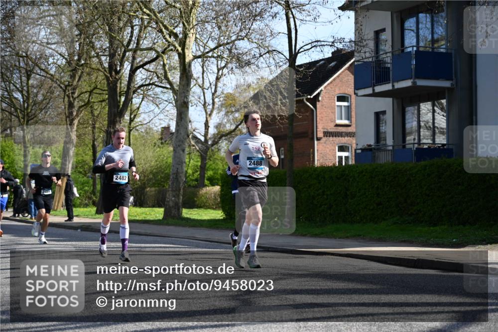 12.04.2026 - 45. Internationalen Wilhelmsburger Insellauf J. Mangold http://msf.ph/oto/9458023 12.04.2026 10:34:44 Ziel 3485, 3133, 4807, 3385, 2402, 2917, 2459, 2488, 2482, 4108, 3324, 5492, 5036, 5048, 5036, 5048, 2423, 2814, 4000, 5551, 4109, 2497, 2497, 2583, 3759, 4127, 5523 meine-sportfotos.de