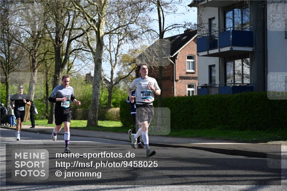12.04.2026 - 45. Internationalen Wilhelmsburger Insellauf J. Mangold http://msf.ph/oto/9458025 12.04.2026 10:34:44 Ziel 3485, 3133, 4807, 3385, 2402, 2917, 2459, 2488, 2482, 4108, 3324, 5492, 5036, 5048, 5036, 5048, 2423, 2814, 4000, 5551, 4109, 2497, 2497, 2583, 3759, 4127, 5523 meine-sportfotos.de