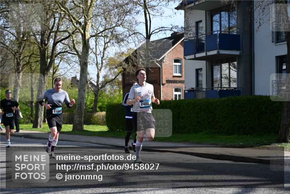 12.04.2026 - 45. Internationalen Wilhelmsburger Insellauf J. Mangold http://msf.ph/oto/9458027 12.04.2026 10:34:44 Ziel 3485, 3133, 4807, 3385, 2402, 2917, 2459, 2488, 2482, 4108, 3324, 5492, 5036, 5048, 5036, 5048, 2423, 2814, 4000, 5551, 4109, 2497, 2497, 2583, 3759, 4127, 5523 meine-sportfotos.de