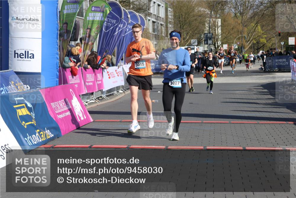 12.04.2026 - 45. Internationalen Wilhelmsburger Insellauf Strokosch-Dieckow http://msf.ph/oto/9458030 12.04.2026 11:04:35 Ziel 3027, 3015 meine-sportfotos.de