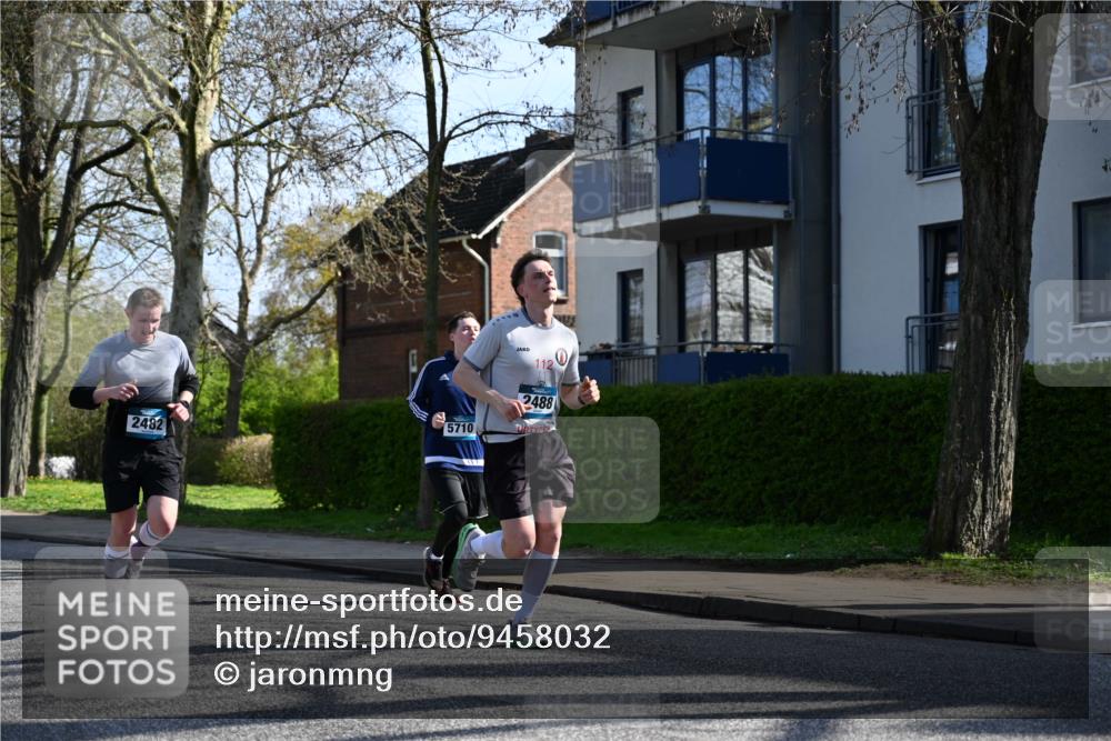 12.04.2026 - 45. Internationalen Wilhelmsburger Insellauf J. Mangold http://msf.ph/oto/9458032 12.04.2026 10:34:44 Ziel 3485, 3133, 4807, 3385, 2402, 2917, 2459, 2488, 2482, 4108, 3324, 5492, 5036, 5048, 5036, 5048, 2423, 2814, 4000, 5551, 4109, 2497, 2497, 2583, 3759, 4127, 5523 meine-sportfotos.de