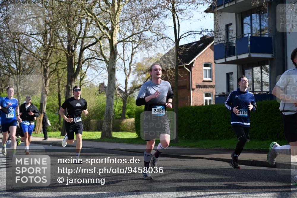 12.04.2026 - 45. Internationalen Wilhelmsburger Insellauf J. Mangold http://msf.ph/oto/9458036 12.04.2026 10:34:45 Ziel 3485, 3133, 4807, 3385, 2402, 2917, 2459, 2488, 2482, 4108, 3324, 5492, 5036, 5048, 2423, 2814, 4000, 5551, 4109, 2497, 2583, 3759, 4127, 5523 meine-sportfotos.de