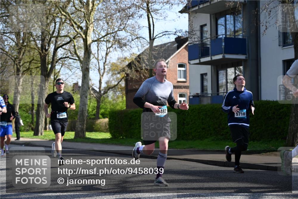 12.04.2026 - 45. Internationalen Wilhelmsburger Insellauf J. Mangold http://msf.ph/oto/9458039 12.04.2026 10:34:45 Ziel 3485, 3133, 4807, 3385, 2402, 2917, 2459, 2488, 2482, 4108, 3324, 5492, 5036, 5048, 2423, 2814, 4000, 5551, 4109, 2497, 2583, 3759, 4127, 5523 meine-sportfotos.de