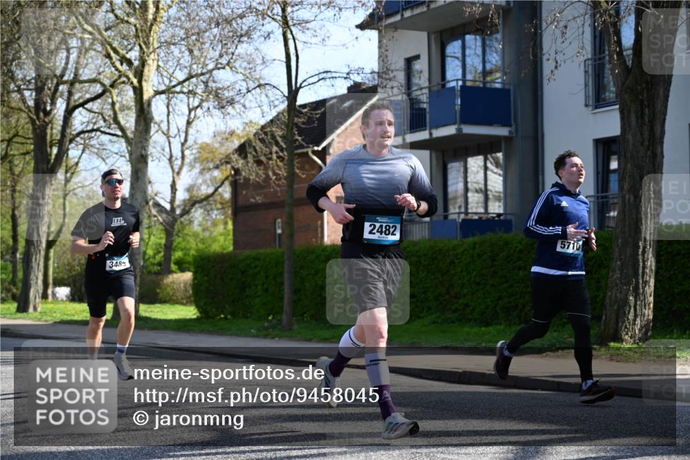 12.04.2026 - 45. Internationalen Wilhelmsburger Insellauf J. Mangold http://msf.ph/oto/9458045 12.04.2026 10:34:46 Ziel 3485, 3133, 4807, 3385, 2402, 2917, 2459, 2488, 2482, 4108, 3324, 5492, 5036, 5048, 2423, 2814, 2423, 2814, 4000, 5551, 4109, 2497, 2583, 3759, 4127, 5523 meine-sportfotos.de