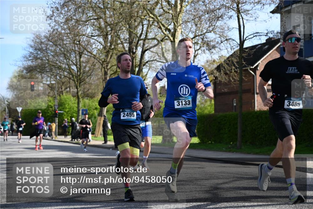 12.04.2026 - 45. Internationalen Wilhelmsburger Insellauf J. Mangold http://msf.ph/oto/9458050 12.04.2026 10:34:47 Ziel 3485, 3133, 4807, 3385, 2402, 2917, 2459, 2488, 2482, 4108, 3324, 5492, 5036, 5048, 2423, 2814, 4000, 5551, 4109, 2497, 2583, 3759, 4127, 5523, 4884 meine-sportfotos.de