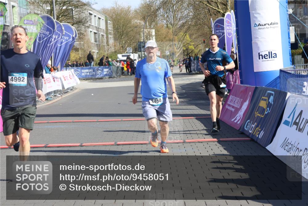 12.04.2026 - 45. Internationalen Wilhelmsburger Insellauf Strokosch-Dieckow http://msf.ph/oto/9458051 12.04.2026 10:47:35 Ziel 4992, 3450, 5054 meine-sportfotos.de