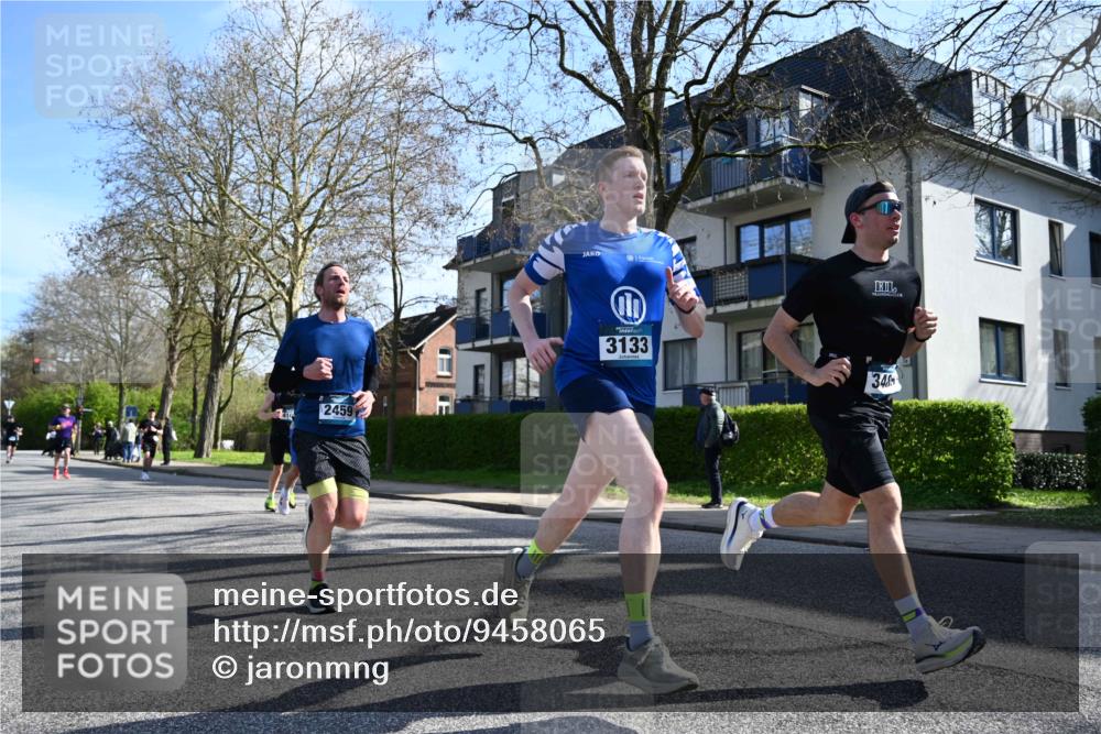 12.04.2026 - 45. Internationalen Wilhelmsburger Insellauf J. Mangold http://msf.ph/oto/9458065 12.04.2026 10:34:48 Ziel 3485, 3133, 4807, 3385, 2402, 2917, 2459, 2488, 2482, 4108, 3324, 5492, 5036, 5048, 2423, 2814, 4000, 4000, 5551, 4109, 2497, 2583, 2583, 3759, 4127, 5523, 4884 meine-sportfotos.de