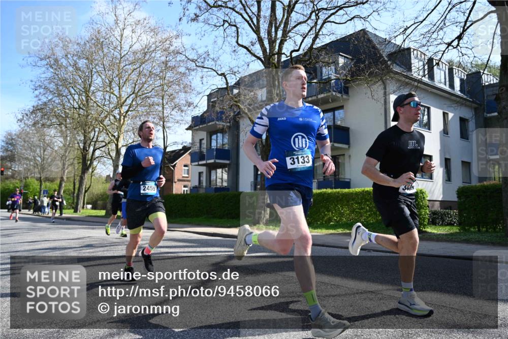 12.04.2026 - 45. Internationalen Wilhelmsburger Insellauf J. Mangold http://msf.ph/oto/9458066 12.04.2026 10:34:48 Ziel 3485, 3133, 4807, 3385, 2402, 2917, 2459, 2488, 2482, 4108, 3324, 5492, 5036, 5048, 2423, 2814, 4000, 4000, 5551, 4109, 2497, 2583, 2583, 3759, 4127, 5523, 4884 meine-sportfotos.de