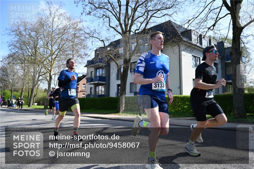 12.04.2026 - 45. Internationalen Wilhelmsburger Insellauf J. Mangold http://msf.ph/oto/9458067 12.04.2026 10:34:48 Ziel 3485, 3133, 4807, 3385, 2402, 2917, 2459, 2488, 2482, 4108, 3324, 5492, 5036, 5048, 2423, 2814, 4000, 4000, 5551, 4109, 2497, 2583, 2583, 3759, 4127, 5523, 4884 meine-sportfotos.de