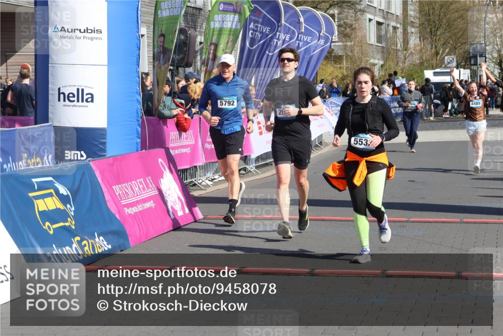 12.04.2026 - 45. Internationalen Wilhelmsburger Insellauf Strokosch-Dieckow http://msf.ph/oto/9458078 12.04.2026 11:04:40 Ziel 5533, 2664, 5792, 4059, 4489 meine-sportfotos.de