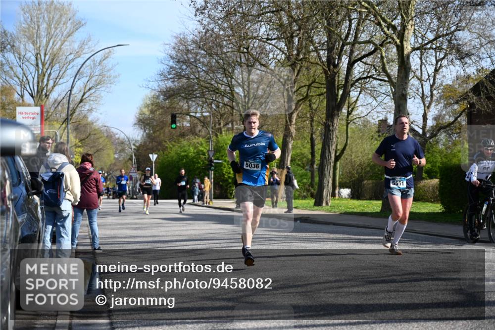 12.04.2026 - 45. Internationalen Wilhelmsburger Insellauf J. Mangold http://msf.ph/oto/9458082 12.04.2026 10:35:00 Ziel 3324, 5492, 5036, 5048, 2423, 2814, 4000, 5551, 4109, 2497, 2583, 2583, 3759, 4127, 5523, 4884, 5603 meine-sportfotos.de