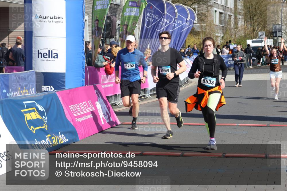 12.04.2026 - 45. Internationalen Wilhelmsburger Insellauf Strokosch-Dieckow http://msf.ph/oto/9458094 12.04.2026 11:04:40 Ziel 5533, 2664, 5792, 4059, 4489 meine-sportfotos.de
