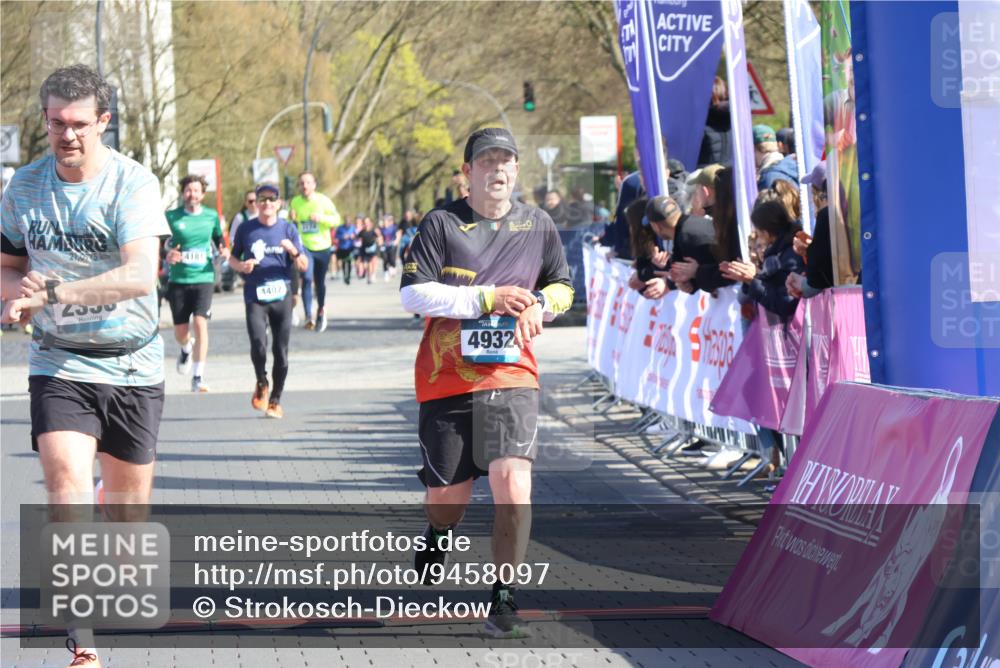 12.04.2026 - 45. Internationalen Wilhelmsburger Insellauf Strokosch-Dieckow http://msf.ph/oto/9458097 12.04.2026 10:47:52 Ziel 2358, 4932 meine-sportfotos.de