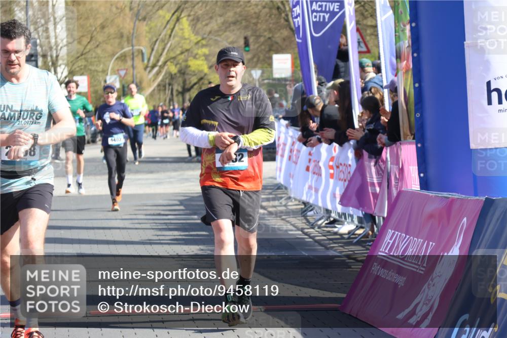 12.04.2026 - 45. Internationalen Wilhelmsburger Insellauf Strokosch-Dieckow http://msf.ph/oto/9458119 12.04.2026 10:47:52 Ziel 2358, 4932 meine-sportfotos.de