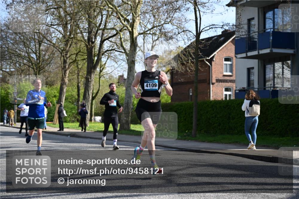 12.04.2026 - 45. Internationalen Wilhelmsburger Insellauf J. Mangold http://msf.ph/oto/9458121 12.04.2026 10:35:07 Ziel 5036, 5048, 2423, 2814, 4000, 5551, 4109, 2497, 2583, 3759, 4127, 5523, 4884, 5603, 4521, 5731, 5950, 5042 meine-sportfotos.de