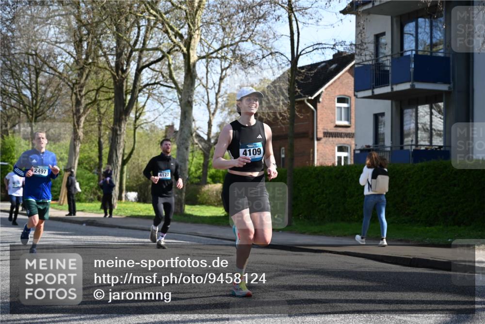 12.04.2026 - 45. Internationalen Wilhelmsburger Insellauf J. Mangold http://msf.ph/oto/9458124 12.04.2026 10:35:08 Ziel 5036, 5048, 2423, 2814, 4000, 5551, 4109, 2497, 2583, 3759, 4127, 5523, 5523, 4884, 5603, 4521, 5731, 5950, 5042, 4050 meine-sportfotos.de