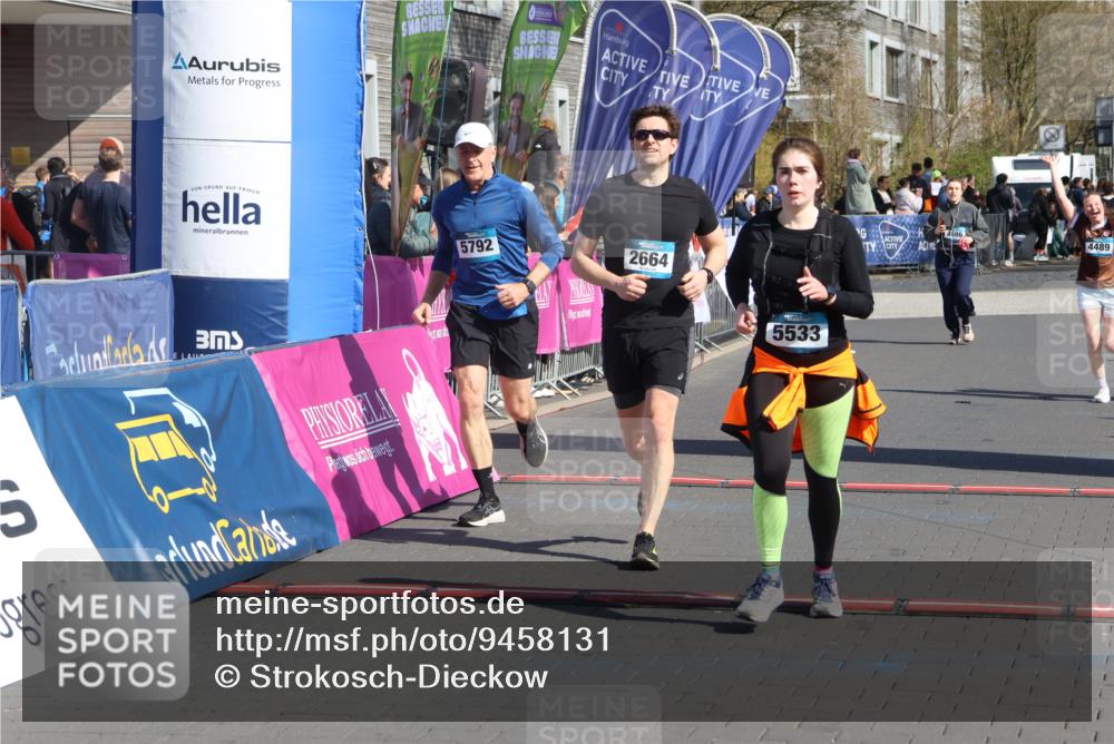 12.04.2026 - 45. Internationalen Wilhelmsburger Insellauf Strokosch-Dieckow http://msf.ph/oto/9458131 12.04.2026 11:04:41 Ziel 5533, 2664, 5792, 4059, 4489 meine-sportfotos.de