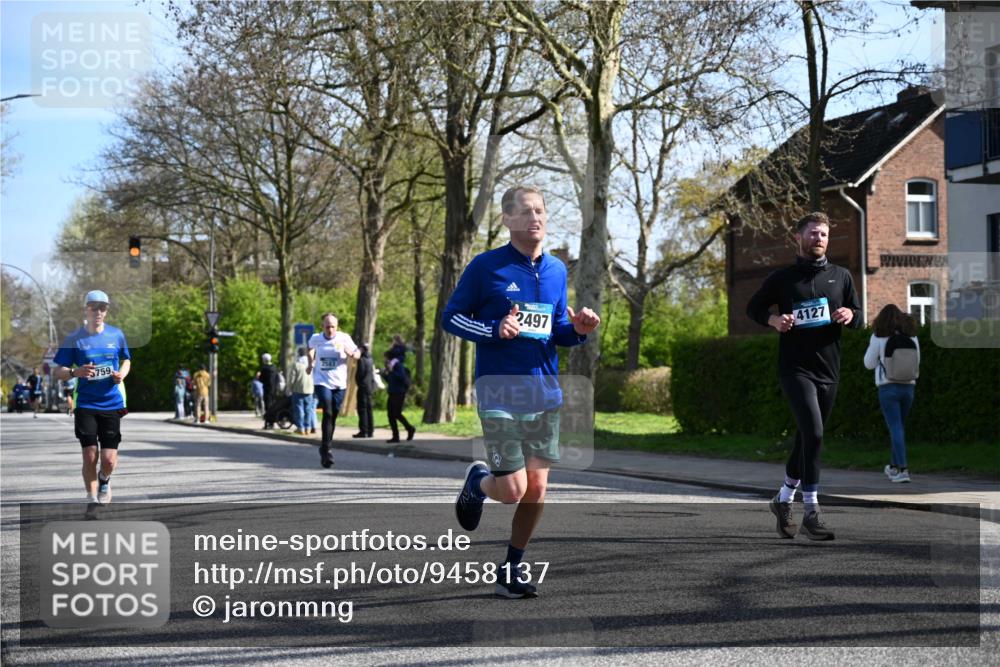 12.04.2026 - 45. Internationalen Wilhelmsburger Insellauf J. Mangold http://msf.ph/oto/9458137 12.04.2026 10:35:09 Ziel 5036, 5048, 2423, 2814, 4000, 5551, 4109, 2497, 2583, 3759, 4127, 5523, 4884, 5603, 5603, 4521, 5731, 5950, 5042, 4050 meine-sportfotos.de