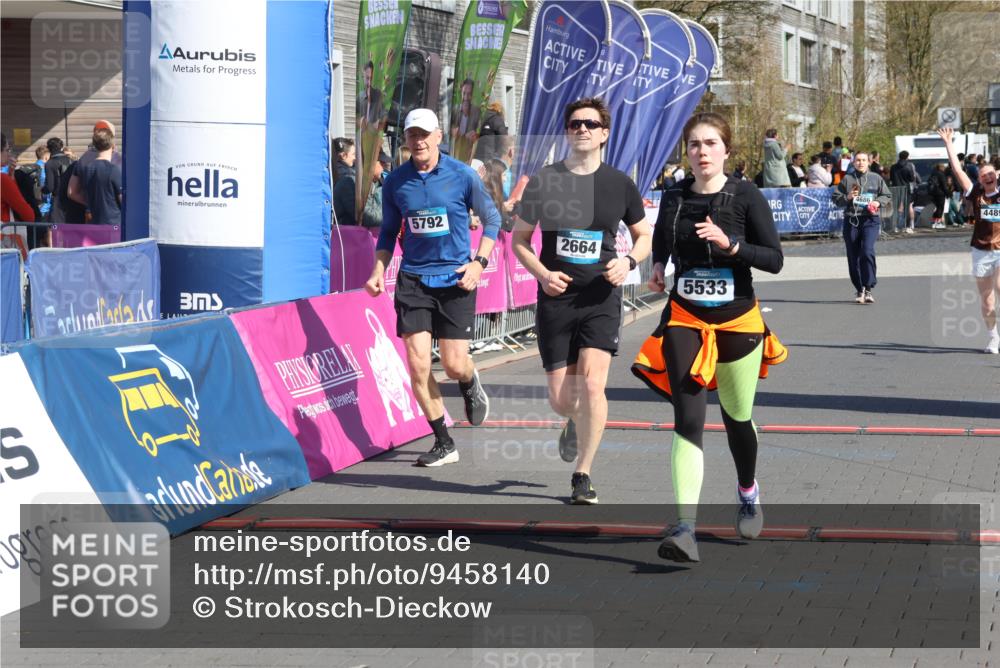 12.04.2026 - 45. Internationalen Wilhelmsburger Insellauf Strokosch-Dieckow http://msf.ph/oto/9458140 12.04.2026 11:04:41 Ziel 5533, 2664, 5792, 4059, 4489 meine-sportfotos.de