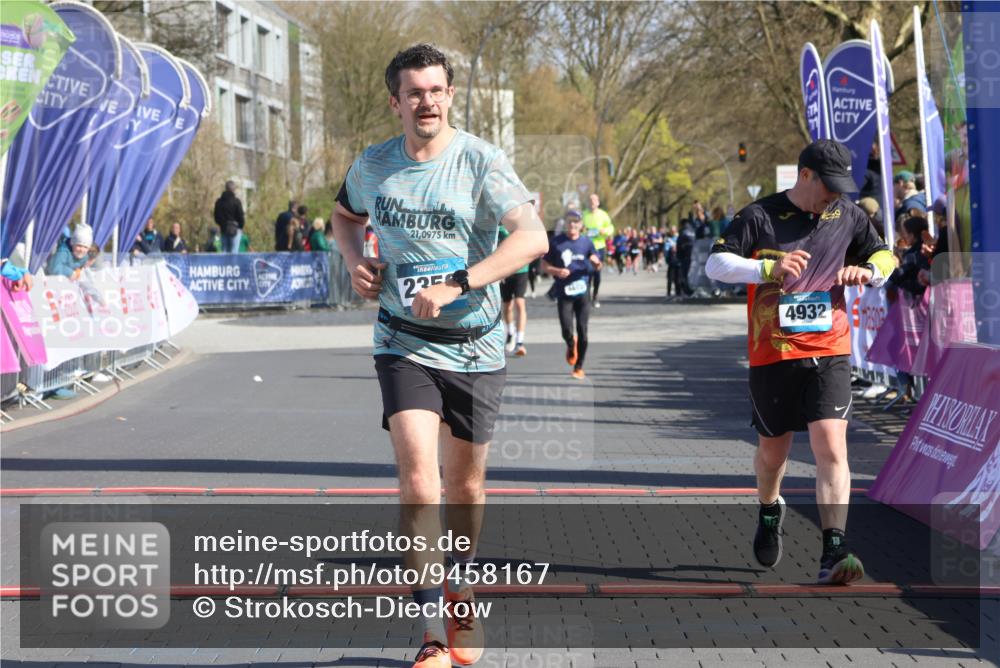 12.04.2026 - 45. Internationalen Wilhelmsburger Insellauf Strokosch-Dieckow http://msf.ph/oto/9458167 12.04.2026 10:47:53 Ziel 2358, 4932 meine-sportfotos.de
