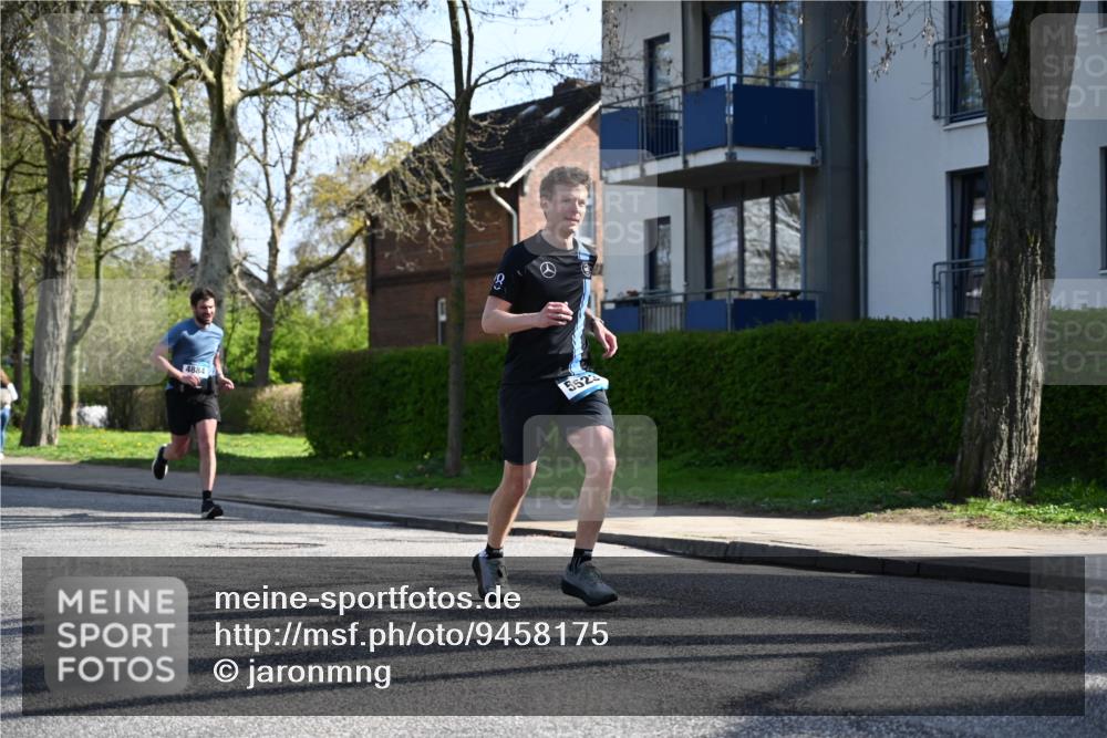 12.04.2026 - 45. Internationalen Wilhelmsburger Insellauf J. Mangold http://msf.ph/oto/9458175 12.04.2026 10:35:24 Ziel 2583, 3759, 4127, 5523, 4884, 5603, 4521, 5731, 5950, 5042, 4050, 5589, 3084, 3516, 3084, 3516, 3221, 2192, 3731, 4118 meine-sportfotos.de