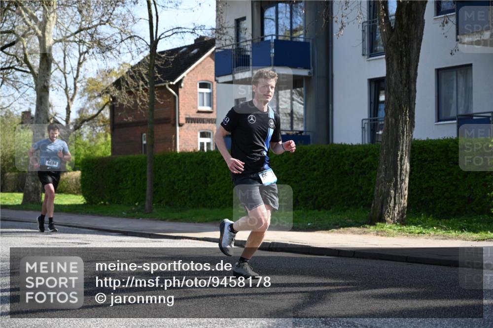 12.04.2026 - 45. Internationalen Wilhelmsburger Insellauf J. Mangold http://msf.ph/oto/9458178 12.04.2026 10:35:25 Ziel 2583, 3759, 4127, 5523, 4884, 5603, 4521, 4521, 5731, 5950, 5042, 4050, 5589, 3084, 3516, 3221, 2192, 3731, 4118 meine-sportfotos.de
