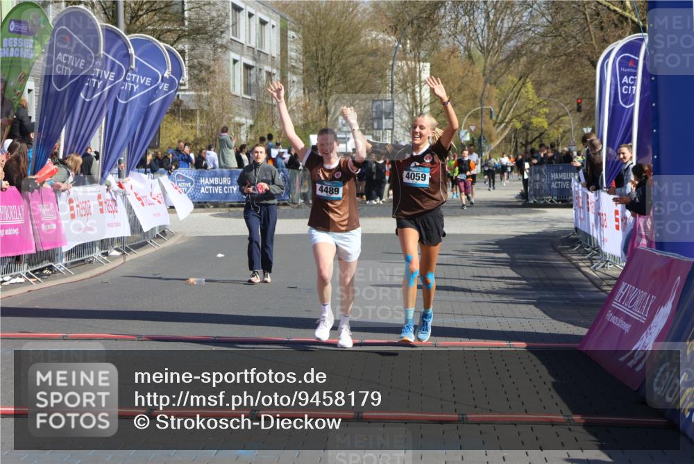 12.04.2026 - 45. Internationalen Wilhelmsburger Insellauf Strokosch-Dieckow http://msf.ph/oto/9458179 12.04.2026 11:04:43 Ziel 5533, 2664, 5792, 4059, 4489 meine-sportfotos.de