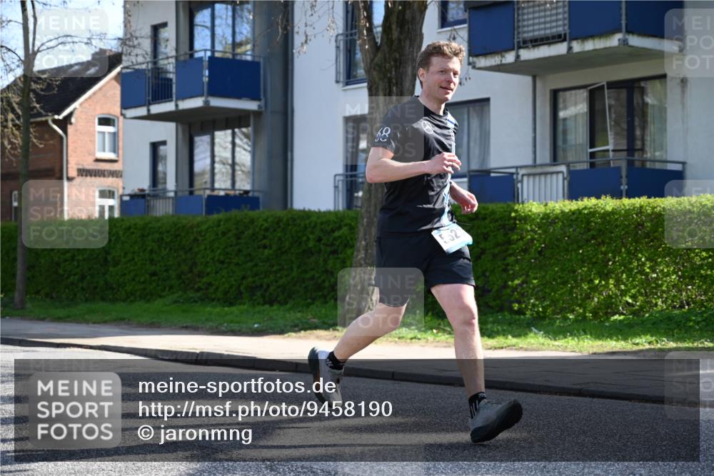 12.04.2026 - 45. Internationalen Wilhelmsburger Insellauf J. Mangold http://msf.ph/oto/9458190 12.04.2026 10:35:25 Ziel 2583, 3759, 4127, 5523, 4884, 5603, 4521, 4521, 5731, 5950, 5042, 4050, 5589, 3084, 3516, 3221, 2192, 3731, 4118 meine-sportfotos.de