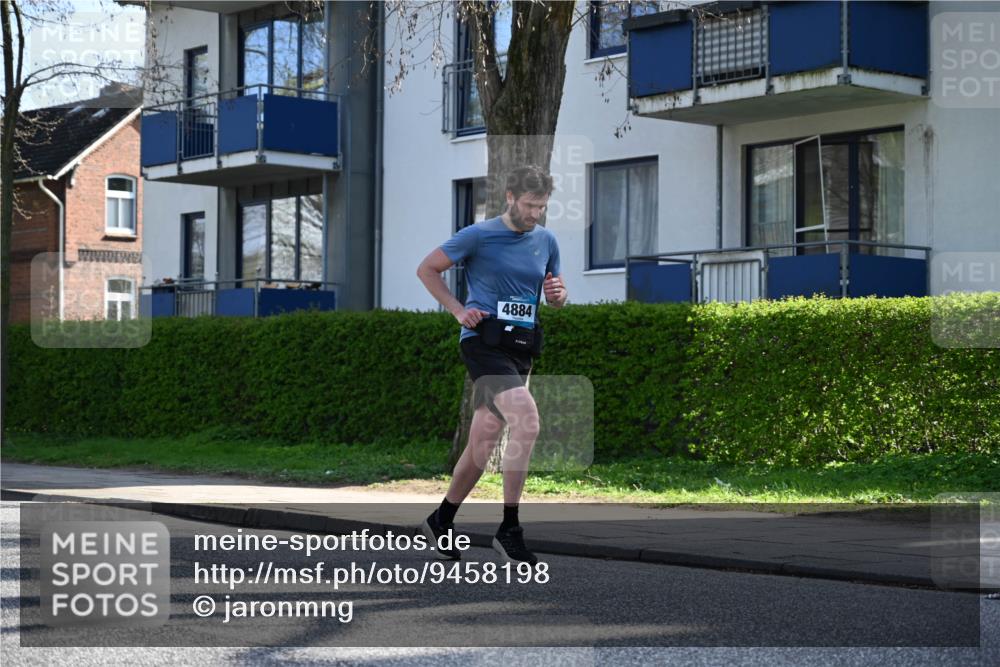 12.04.2026 - 45. Internationalen Wilhelmsburger Insellauf J. Mangold http://msf.ph/oto/9458198 12.04.2026 10:35:27 Ziel 4127, 5523, 4884, 5603, 4521, 5731, 5950, 5042, 4050, 5589, 3084, 3516, 3221, 2192, 3731, 4118 meine-sportfotos.de
