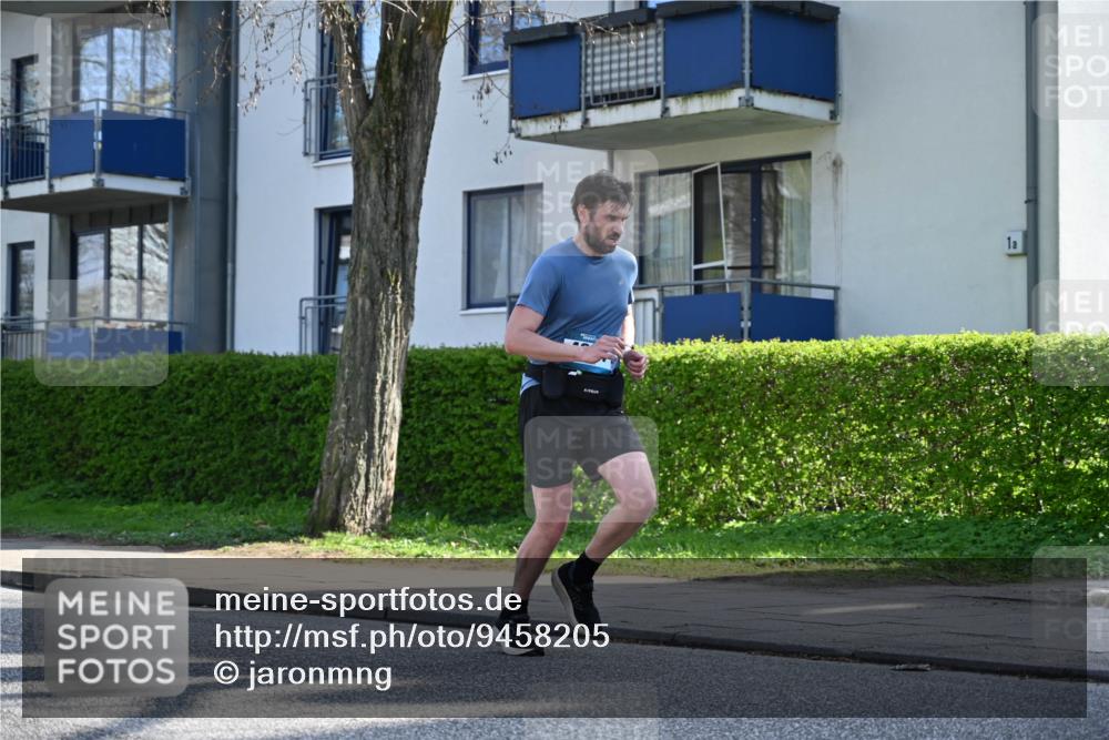 12.04.2026 - 45. Internationalen Wilhelmsburger Insellauf J. Mangold http://msf.ph/oto/9458205 12.04.2026 10:35:27 Ziel 4127, 5523, 4884, 5603, 4521, 5731, 5950, 5042, 4050, 5589, 3084, 3516, 3221, 2192, 3731, 4118 meine-sportfotos.de