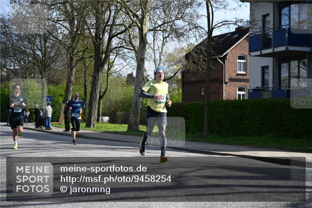 12.04.2026 - 45. Internationalen Wilhelmsburger Insellauf J. Mangold http://msf.ph/oto/9458254 12.04.2026 10:35:42 Ziel 5603, 4521, 5731, 5950, 5042, 4050, 5589, 3084, 3516, 3221, 3221, 2192, 3731, 4118, 4190, 4190, 4439, 4172, 4030, 5291 meine-sportfotos.de