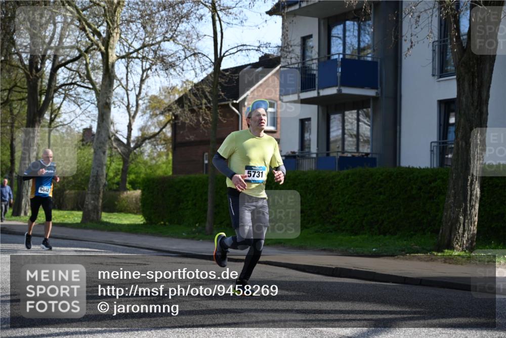 12.04.2026 - 45. Internationalen Wilhelmsburger Insellauf J. Mangold http://msf.ph/oto/9458269 12.04.2026 10:35:42 Ziel 5603, 4521, 5731, 5950, 5042, 4050, 5589, 3084, 3516, 3221, 3221, 2192, 3731, 4118, 4190, 4190, 4439, 4172, 4030, 5291 meine-sportfotos.de