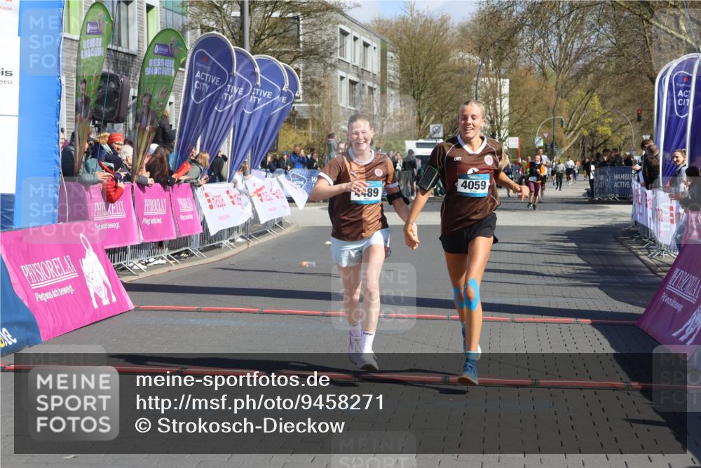 12.04.2026 - 45. Internationalen Wilhelmsburger Insellauf Strokosch-Dieckow http://msf.ph/oto/9458271 12.04.2026 11:04:45 Ziel 2664, 5792, 4059, 4489, 4686 meine-sportfotos.de