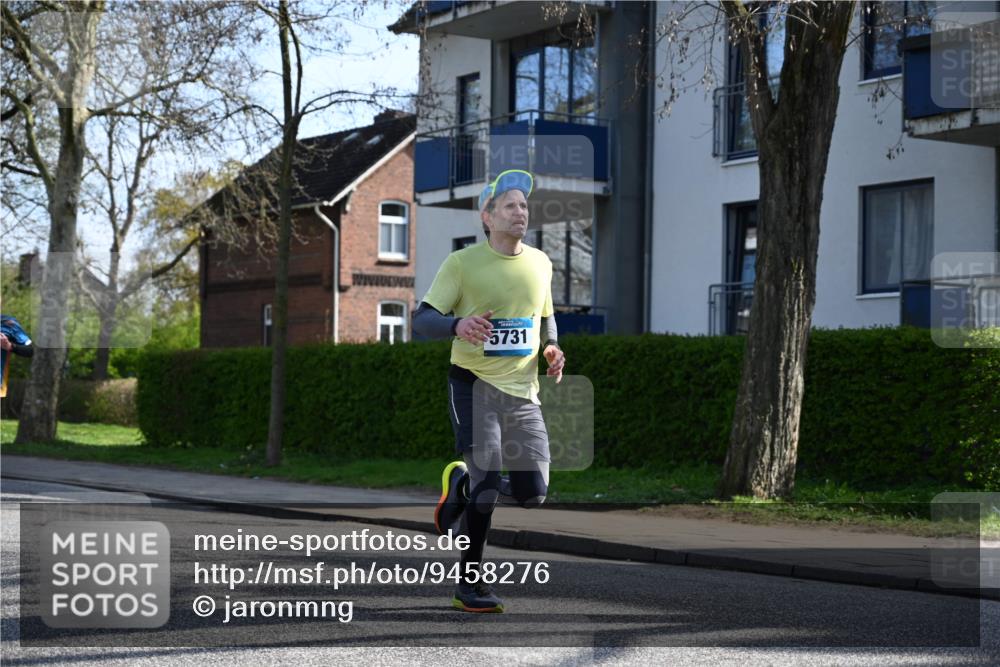 12.04.2026 - 45. Internationalen Wilhelmsburger Insellauf J. Mangold http://msf.ph/oto/9458276 12.04.2026 10:35:43 Ziel 5603, 4521, 5731, 5950, 5042, 4050, 5589, 3084, 3516, 3221, 2192, 3731, 4118, 4190, 4439, 4172, 4030, 5291 meine-sportfotos.de