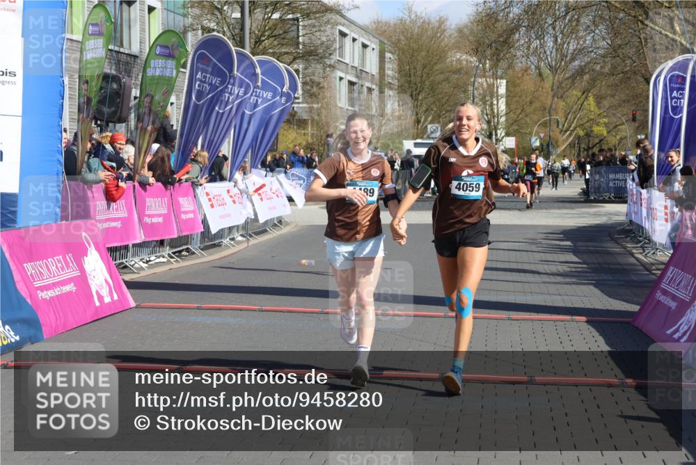 12.04.2026 - 45. Internationalen Wilhelmsburger Insellauf Strokosch-Dieckow http://msf.ph/oto/9458280 12.04.2026 11:04:45 Ziel 2664, 5792, 4059, 4489, 4686 meine-sportfotos.de