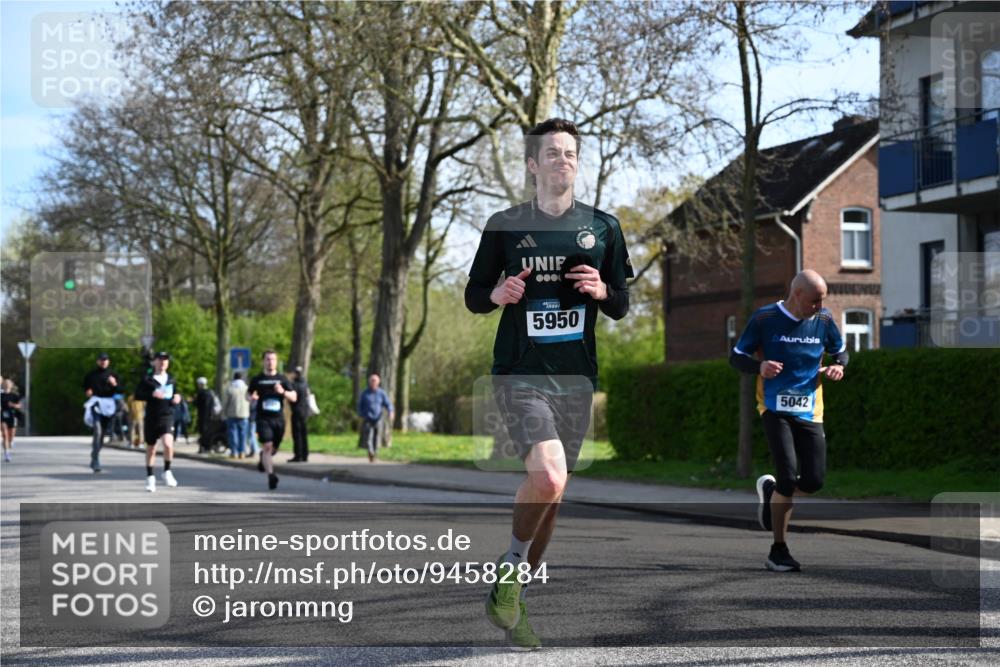 12.04.2026 - 45. Internationalen Wilhelmsburger Insellauf J. Mangold http://msf.ph/oto/9458284 12.04.2026 10:35:44 Ziel 5603, 4521, 5731, 5950, 5042, 4050, 5589, 3084, 3516, 3221, 2192, 3731, 4118, 4190, 4439, 4439, 4172, 4030, 5291 meine-sportfotos.de