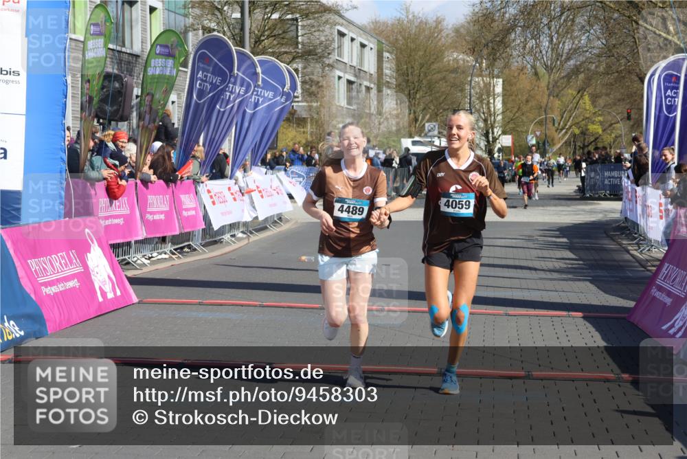12.04.2026 - 45. Internationalen Wilhelmsburger Insellauf Strokosch-Dieckow http://msf.ph/oto/9458303 12.04.2026 11:04:45 Ziel 2664, 5792, 4059, 4489, 4686 meine-sportfotos.de