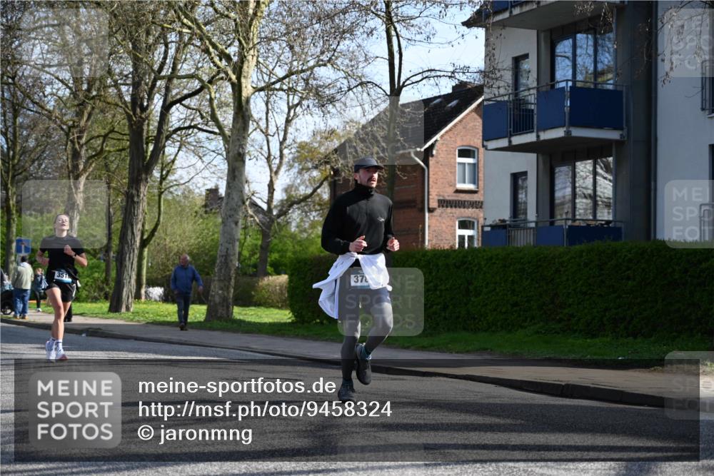 12.04.2026 - 45. Internationalen Wilhelmsburger Insellauf J. Mangold http://msf.ph/oto/9458324 12.04.2026 10:35:50 Ziel 4521, 5731, 5950, 5042, 4050, 5589, 3084, 3516, 3221, 2192, 3731, 4118, 4190, 4439, 4172, 4172, 4030, 5291, 2446 meine-sportfotos.de