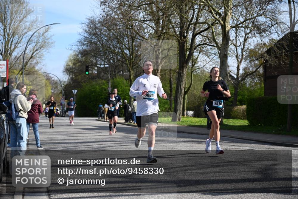 12.04.2026 - 45. Internationalen Wilhelmsburger Insellauf J. Mangold http://msf.ph/oto/9458330 12.04.2026 10:35:52 Ziel 5950, 5042, 4050, 5589, 3084, 3516, 3221, 2192, 3731, 4118, 4190, 4439, 4172, 4030, 5291, 5291, 2446, 2090 meine-sportfotos.de