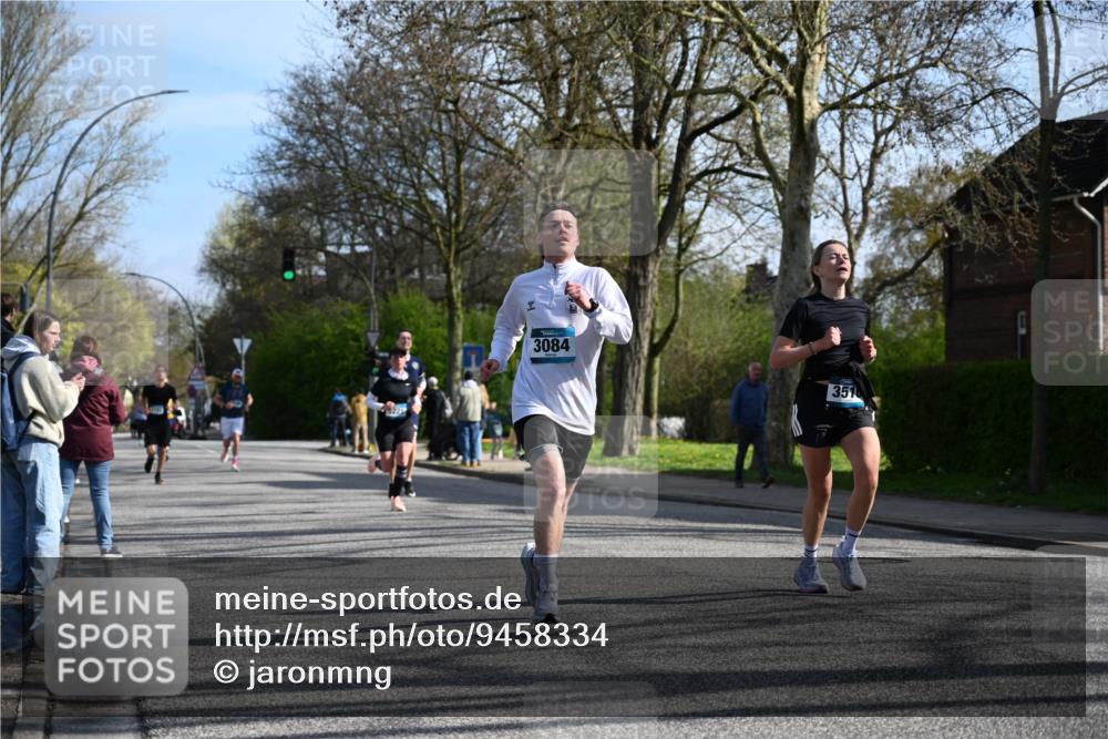 12.04.2026 - 45. Internationalen Wilhelmsburger Insellauf J. Mangold http://msf.ph/oto/9458334 12.04.2026 10:35:52 Ziel 5950, 5042, 4050, 5589, 3084, 3516, 3221, 2192, 3731, 4118, 4190, 4439, 4172, 4030, 5291, 5291, 2446, 2090 meine-sportfotos.de