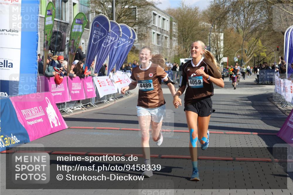 12.04.2026 - 45. Internationalen Wilhelmsburger Insellauf Strokosch-Dieckow http://msf.ph/oto/9458339 12.04.2026 11:04:45 Ziel 2664, 5792, 4059, 4489, 4686 meine-sportfotos.de