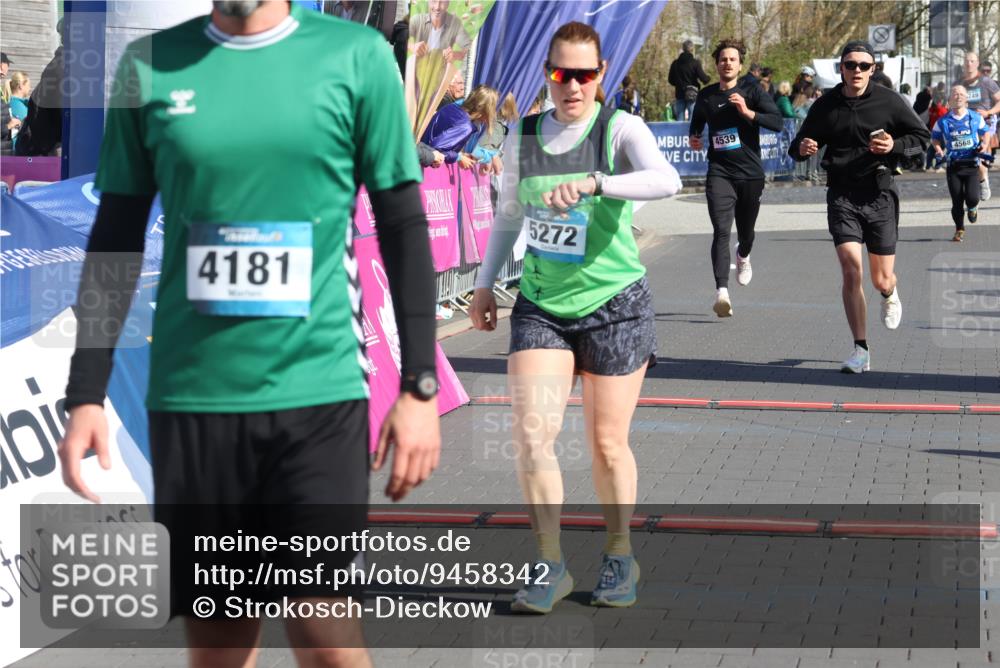 12.04.2026 - 45. Internationalen Wilhelmsburger Insellauf Strokosch-Dieckow http://msf.ph/oto/9458342 12.04.2026 10:48:06 Ziel 4181, 5272, 3174, 4360, 4539, 3762 meine-sportfotos.de