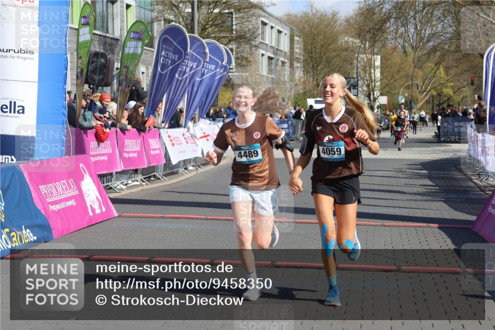 12.04.2026 - 45. Internationalen Wilhelmsburger Insellauf Strokosch-Dieckow http://msf.ph/oto/9458350 12.04.2026 11:04:45 Ziel 2664, 5792, 4059, 4489, 4686 meine-sportfotos.de