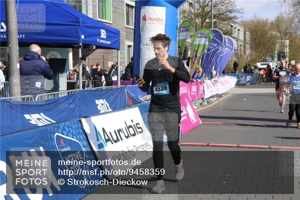 12.04.2026 - 45. Internationalen Wilhelmsburger Insellauf Strokosch-Dieckow http://msf.ph/oto/9458359 12.04.2026 10:48:11 Ziel 3174, 4360, 4539, 3762, 4568, 3325, 5749 meine-sportfotos.de