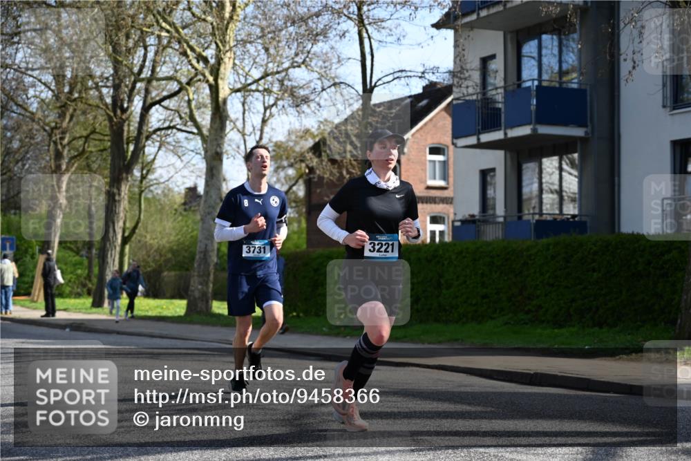 12.04.2026 - 45. Internationalen Wilhelmsburger Insellauf J. Mangold http://msf.ph/oto/9458366 12.04.2026 10:35:56 Ziel 5042, 4050, 5589, 3084, 3516, 3221, 2192, 3731, 4118, 4190, 4439, 4439, 4172, 4030, 5291, 2446, 2090, 5691 meine-sportfotos.de
