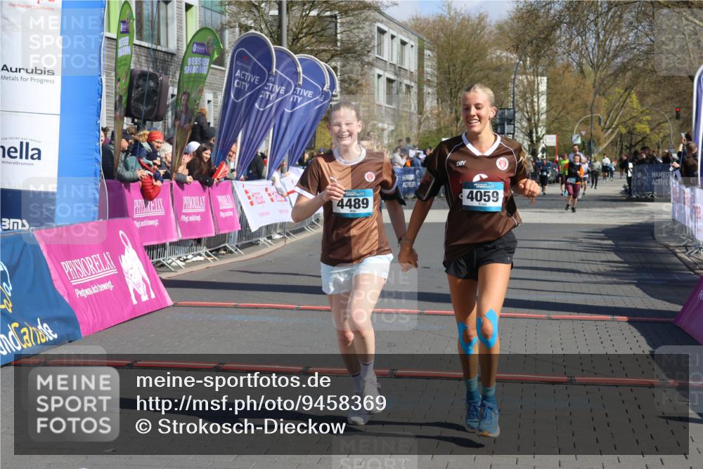 12.04.2026 - 45. Internationalen Wilhelmsburger Insellauf Strokosch-Dieckow http://msf.ph/oto/9458369 12.04.2026 11:04:45 Ziel 2664, 5792, 4059, 4489, 4686 meine-sportfotos.de